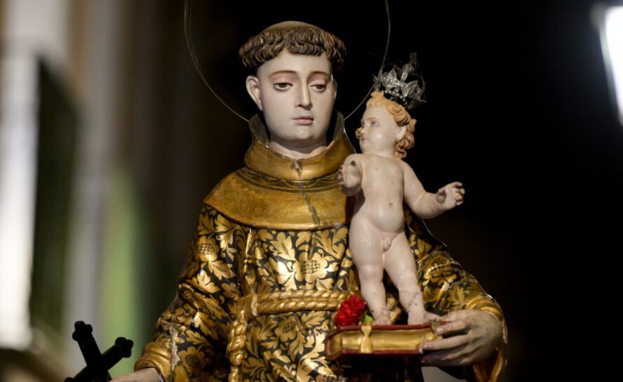 Cerimónia religiosa em honra de Santo António