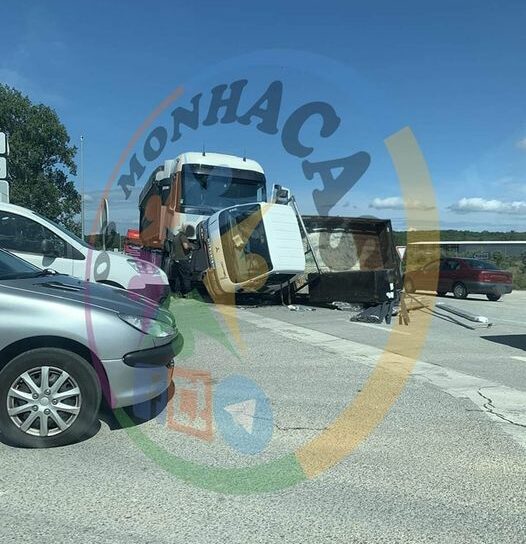 Colisão entre pesados no IC8 resulta em danos materias