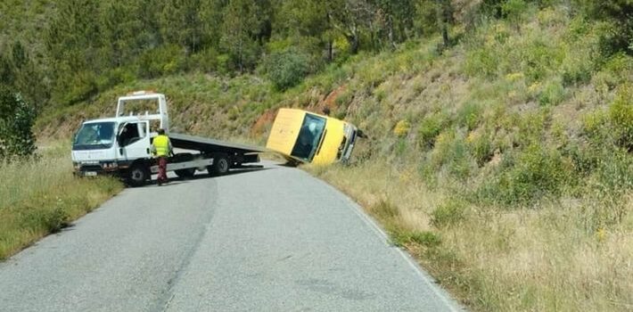 Despiste de veículo ligeiro na estrada entre Meimoa e Meimão, no concelho de Pen