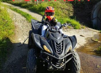 Mota Yamaha wolverine 350, com matrícula 49-JL-85, furtada na noite de domingo,