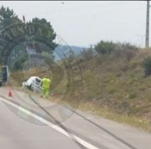 Veículo ligeiro despista-se na A23