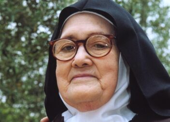 Decreto que proclama virtudes heroicas de Irmã Lúcia lido em Fátima