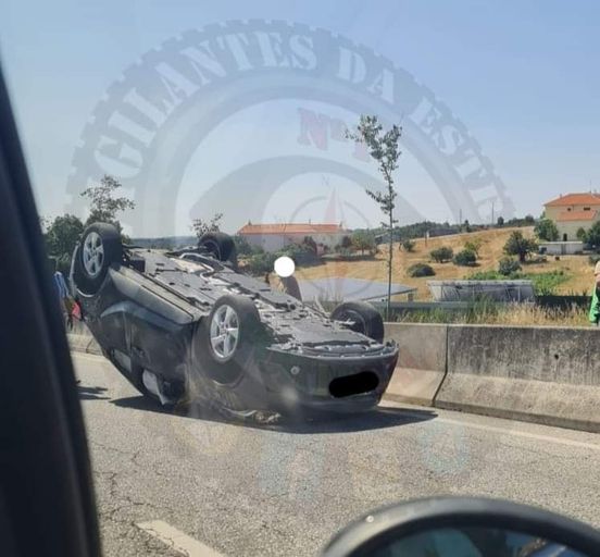 Despiste seguido de capotamento na Guarda