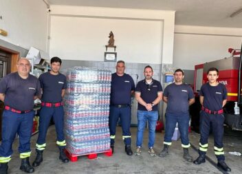 Freguesia de Zebreira e Segura oferece garrafas de água aos Bombeiros Voluntário