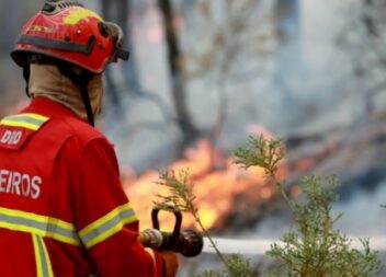 Incêndio em Castanheira de Pêra mobilizou três meios aéreos