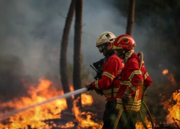Incêndio na Covilhã combatido por 9 meios aéreos