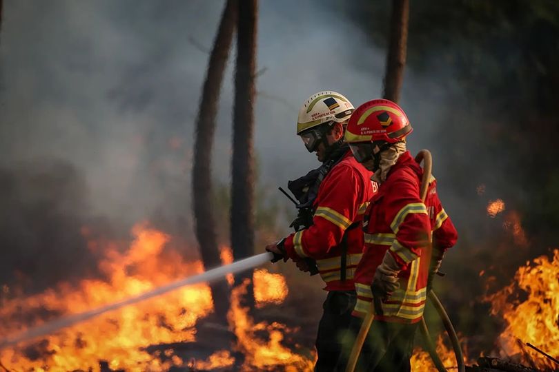 Incêndio na Covilhã combatido por 9 meios aéreos