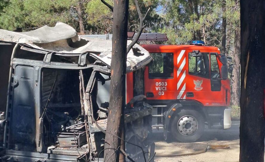 Seis meios aéreos combateram incêndio no Fundão