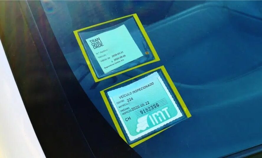 Selo do seguro deixa hoje de ser obrigatório no vidro do carro