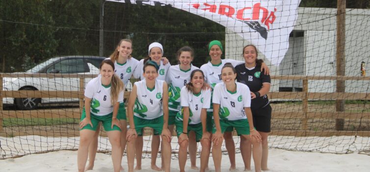 Torneio de futebol de praia de seniores femininos