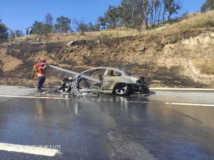 Automóvel ardeu na A25