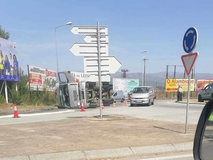 Capotamento de camião origina um ferido no Fundão
