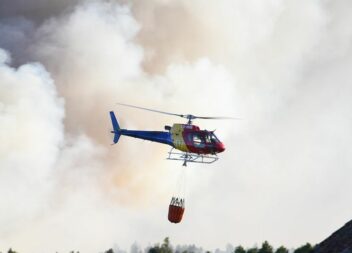 Dois meios aéreos combatem incêndio na Guarda