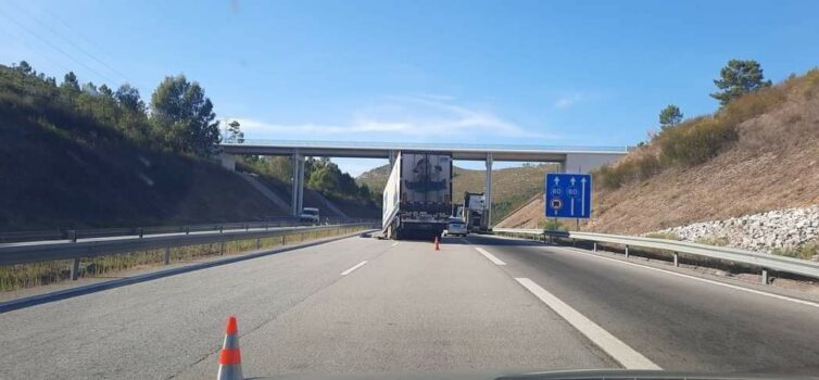 Galera de camião na A23 condiciona trânsito