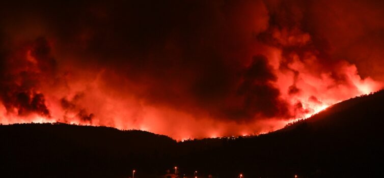 Incêndio cerca a Aldeia de Rabacinas, no concelho de Proença-a-Nova.