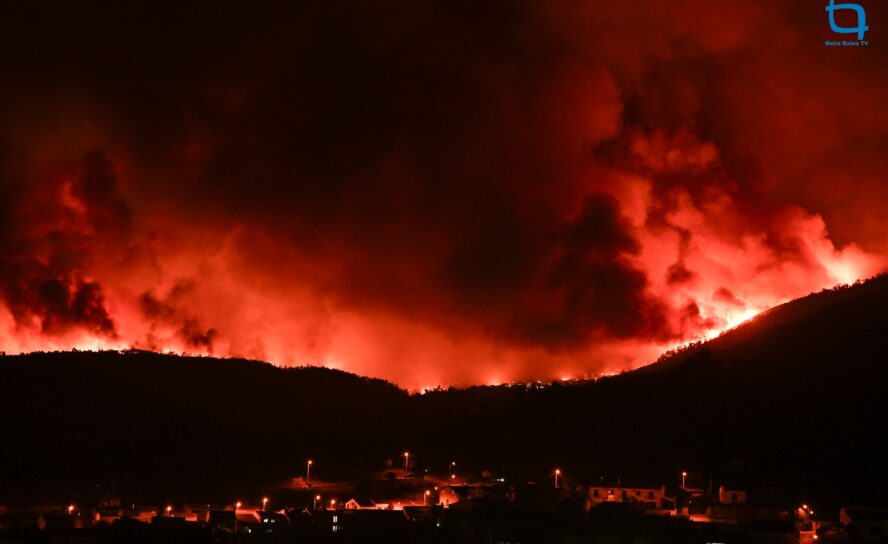 Incêndio cerca a Aldeia de Rabacinas, no concelho de Proença-a-Nova.