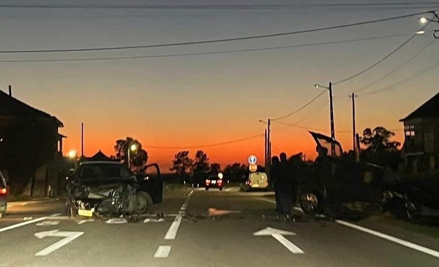 Acidente no IC8 resulta em dois feridos