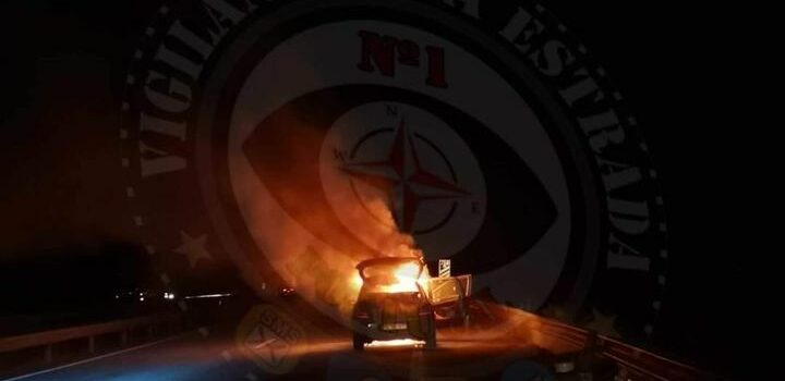 Automóvel arde na A23