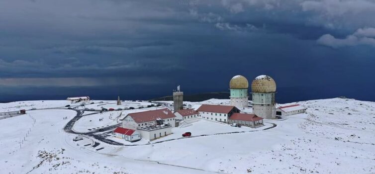 Chuva de granizo pintou de branco a Serra da Estrela