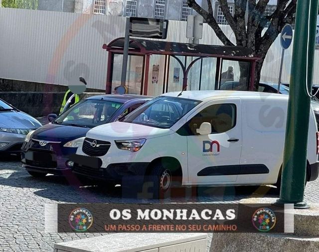 Colisão entre duas viaturas ligeiras em frente ao tribunal da Guarda