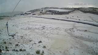 Serra da Estrela pintada de branco