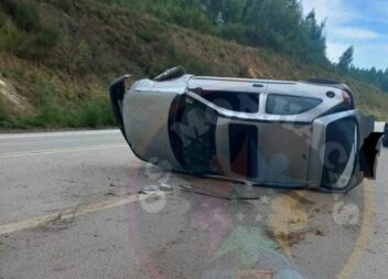 Automóvel capotou no IC8