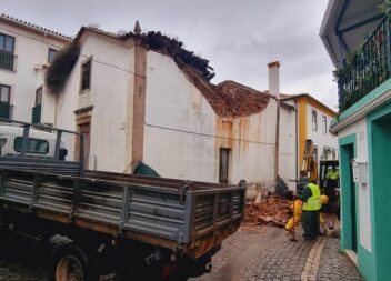 Derrocada leva ao corte de trânsito na Sertã