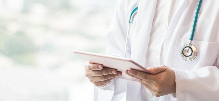 Ministério abre 2.242 vagas para formação médica especializada em 2024