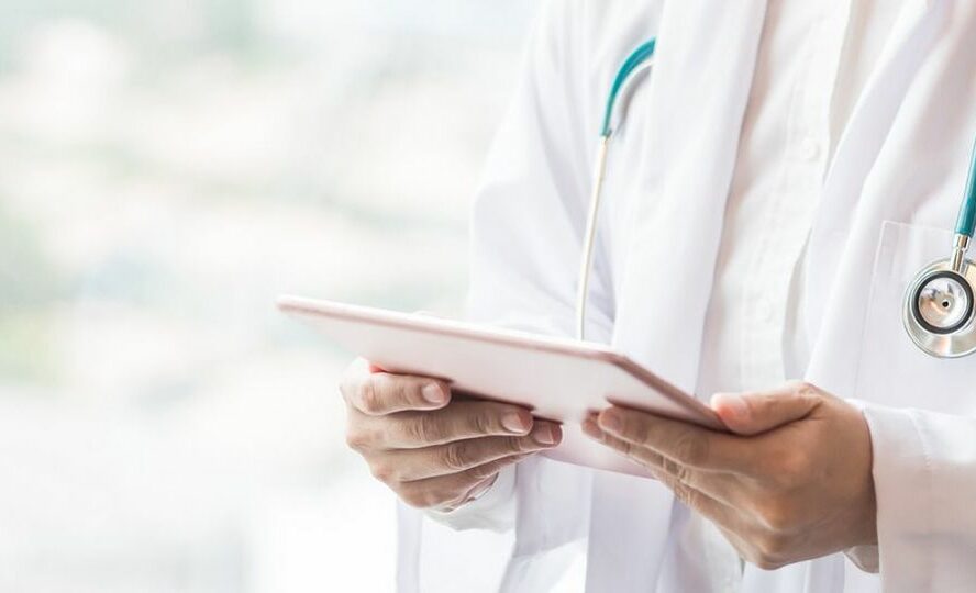 Ministério abre 2.242 vagas para formação médica especializada em 2024