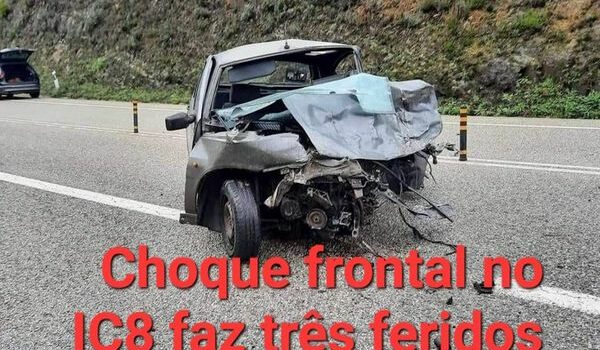 Uma colisão entre dois automóveis no IC8, na zona de Aguda