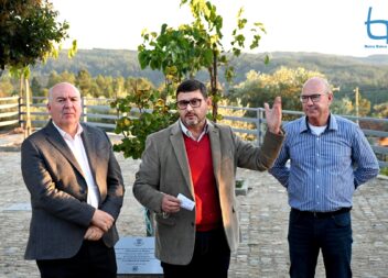 Aldeia de Bugios requalifica largo