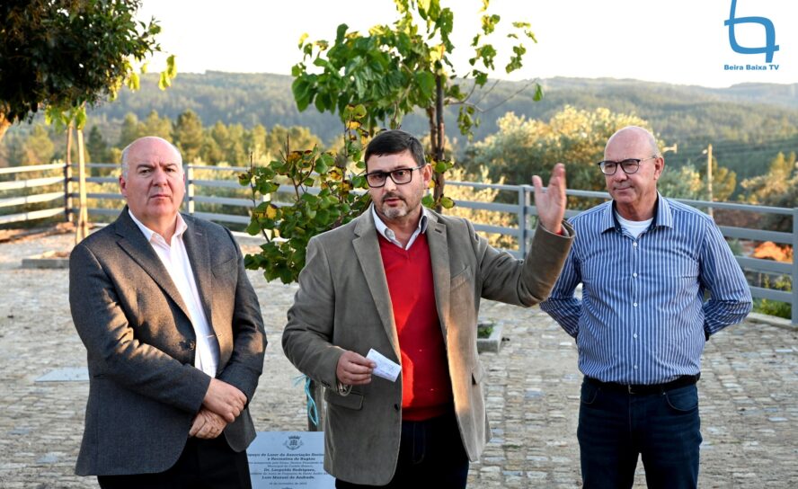 Aldeia de Bugios requalifica largo