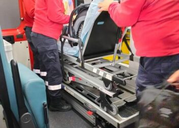 Bombeira salva bebé incapaz de respirar