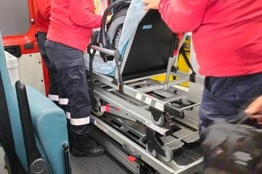 Bombeira salva bebé incapaz de respirar