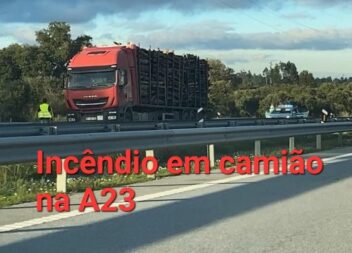 Incêndio em pesado de mercadorias na A23