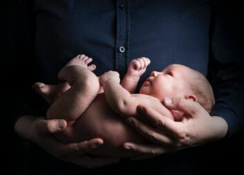 Nasceu em Espanha o primeiro bebé concebido por duas mães na Europa