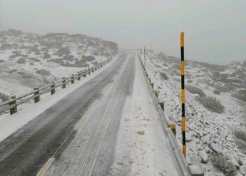 Neve vai pintando de branco a Serra da Estrela