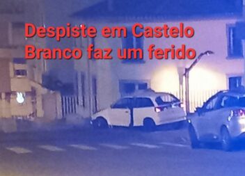 O condutor de um veículo ligeiro de passageiros sofreu ferimentos leves após se