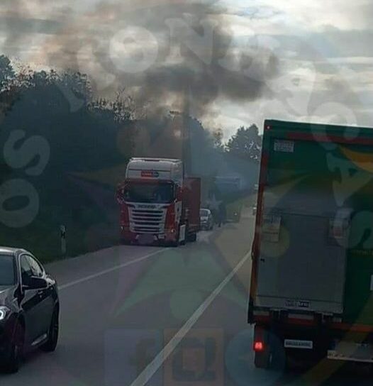 Veículo pesado incendeia-se no IC8