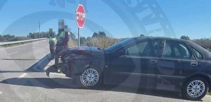 Acidente na EN18-7 resulta em danos materiais