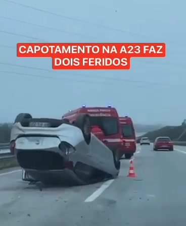 Automóvel capota na A23 e faz dois feridos