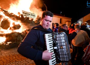 Já arde o maior Madeiro do país.