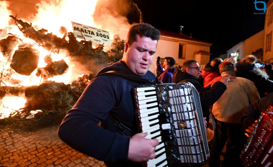 Já arde o maior Madeiro do país.