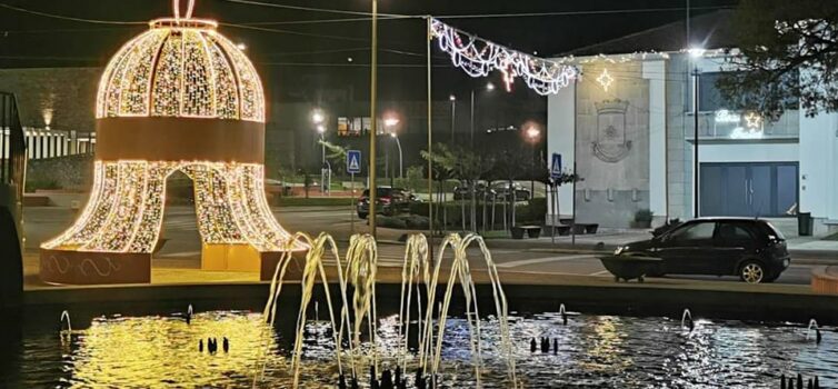 Luzes de Natal já brilham em Oleiros