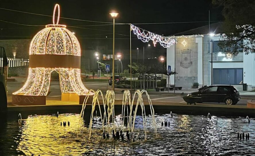 Luzes de Natal já brilham em Oleiros