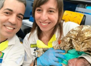 A23: Uma das bebés do ano nasceu em ambulância em plena autoestrada