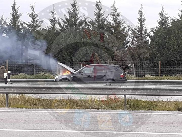 Automóvel arde na A23