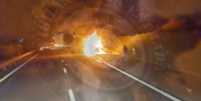 Automóvel arde totalmente na A23