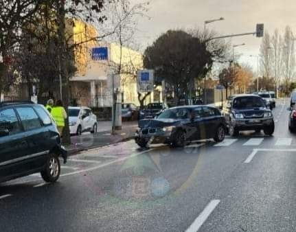 Colisão em Castelo Branco resulta em danos materiais