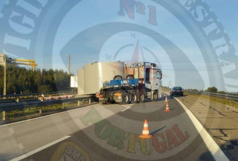 Despiste de pesado na A23 condiciona trânsito